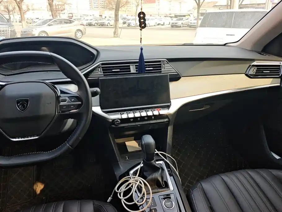 PEUGEOT 408