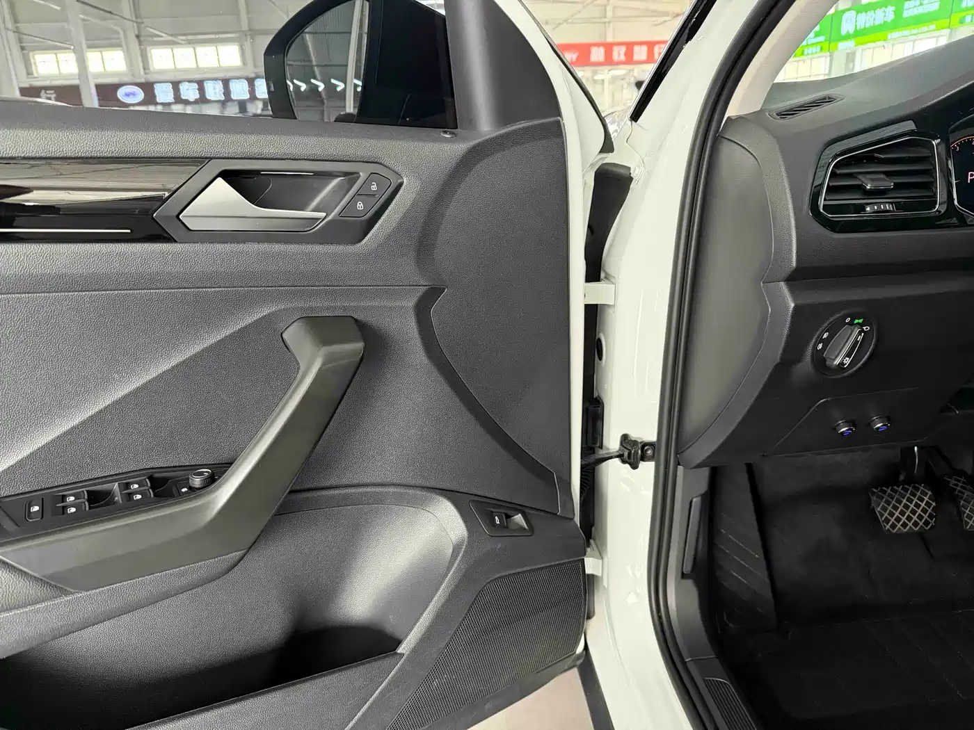 Volkswagen T-ROC 2022 280TSI DSG 2WD Comfort PLUS фото 10