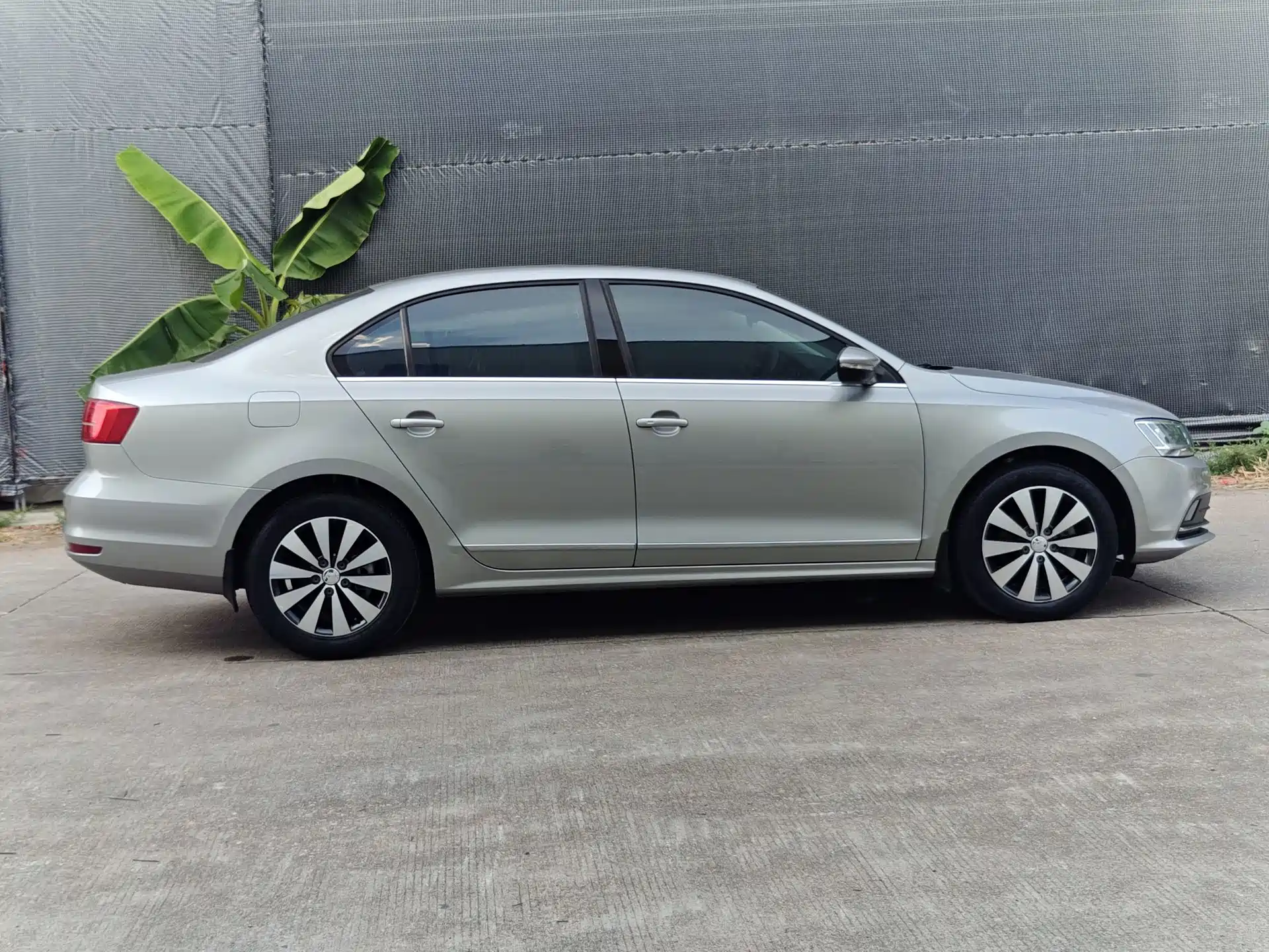 Фото 8 - Volkswagen Sagitar