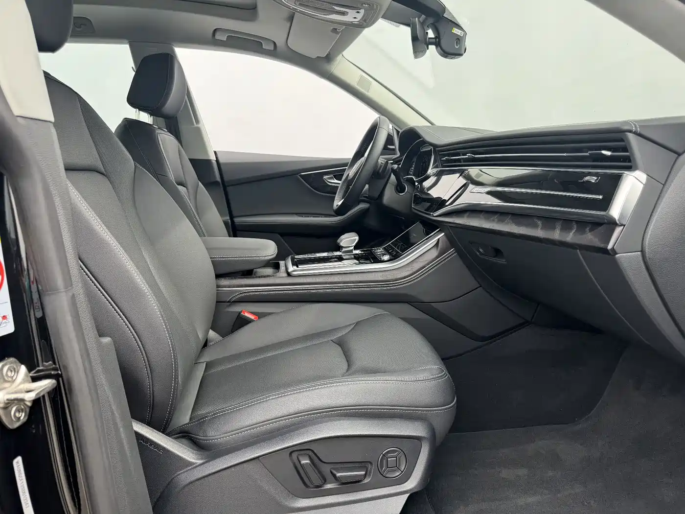 Audi Q8 2025 2024 55 TFSI Luxury Sport