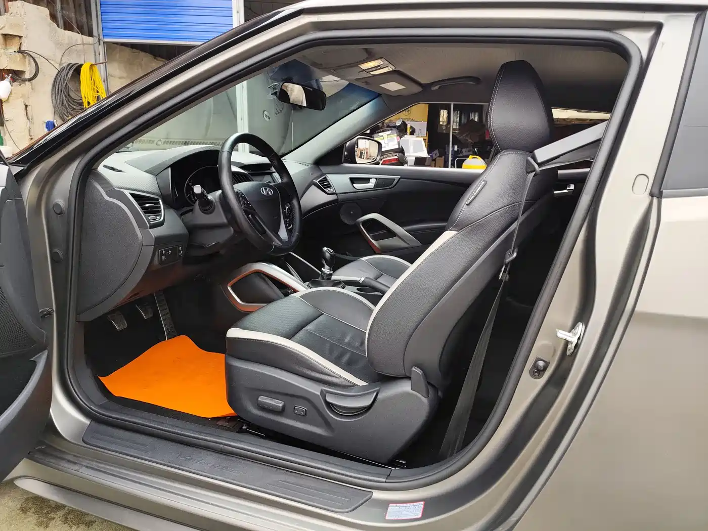 Hyundai Veloster 2012 1.6T Manual Comfort фото 5