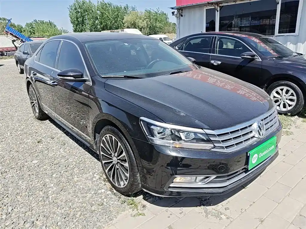 Volkswagen Passat 2017 330TSI DSG Luxury фото 4