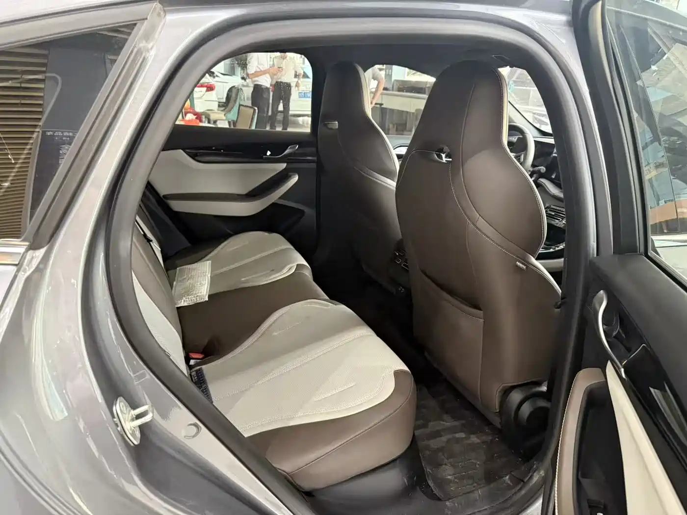 BYD Qin PLUS 2024 Glory Edition DM-i 55KM Leading фото 9