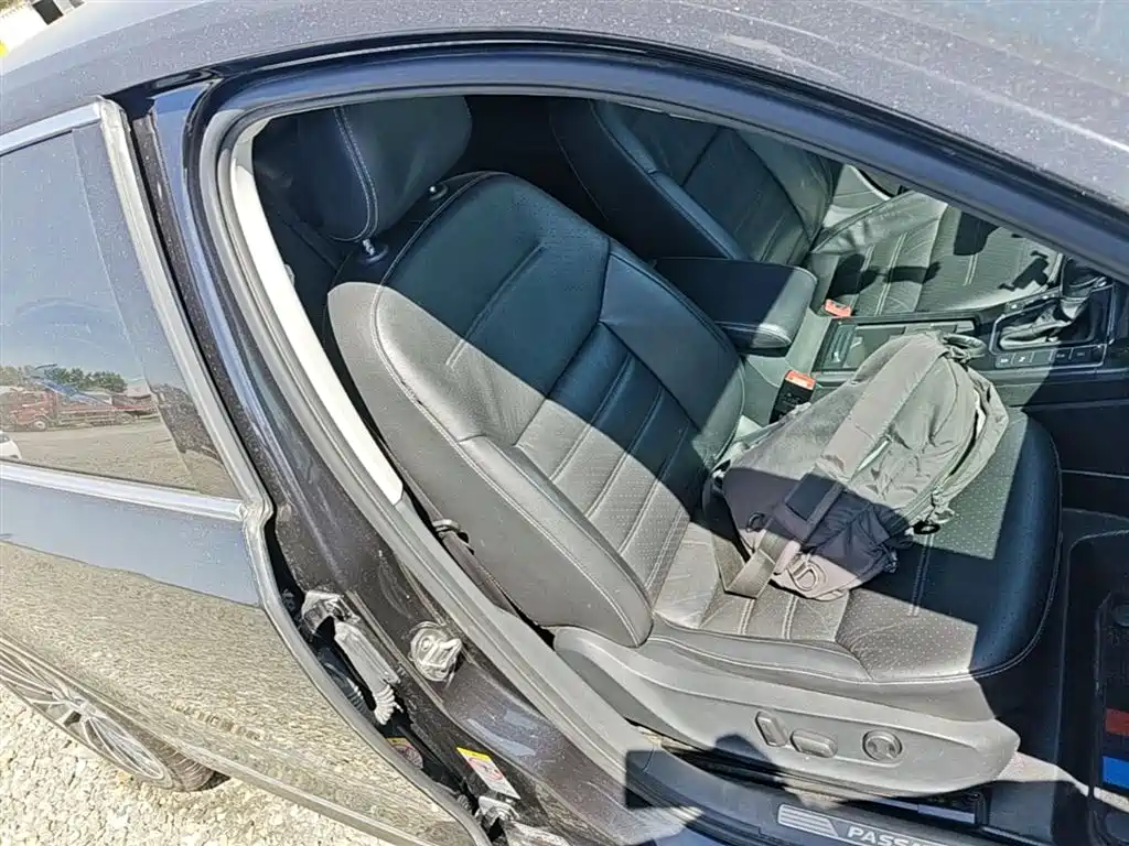 Volkswagen Passat 2017 330TSI DSG Luxury фото 25