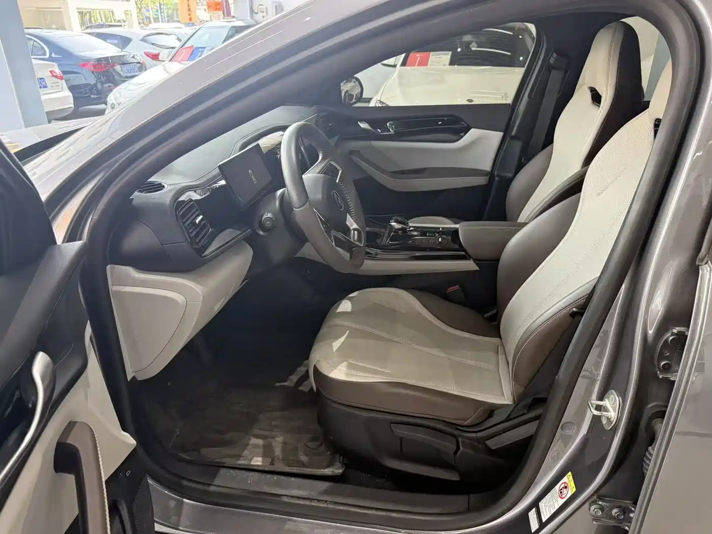 BYD Qin PLUS 2024 Glory Edition DM-i 55KM Leading фото 5