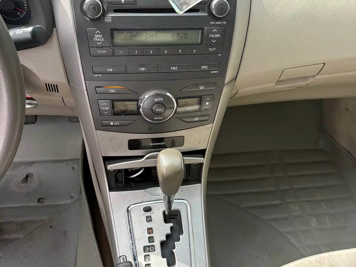 Toyota Corolla 2009 1.6L Automatic GL Sunroof Special Edition фото 8