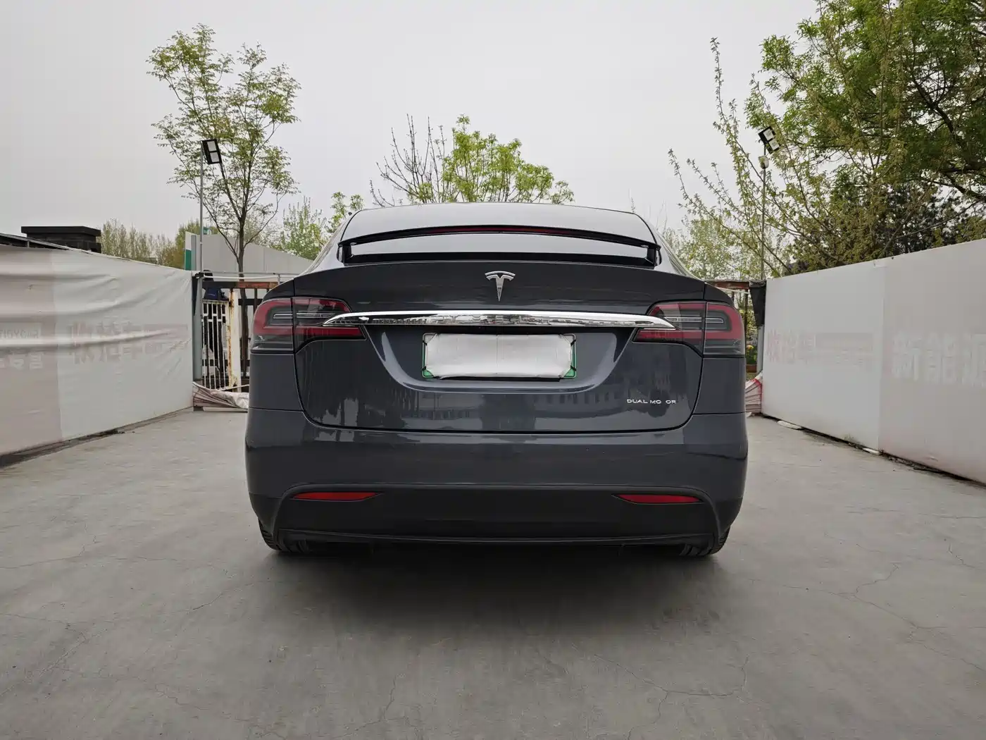 TESLA MODEL X