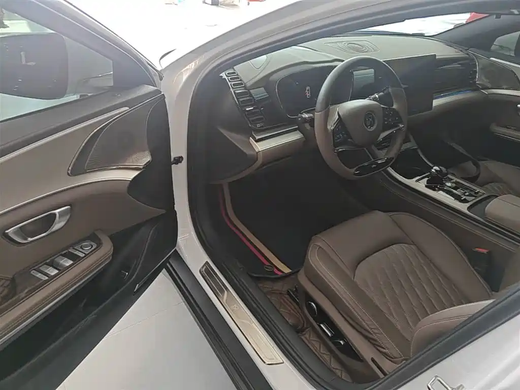 BYD Han 2023 DM-i Champion Edition 121KM Prestige фото 16