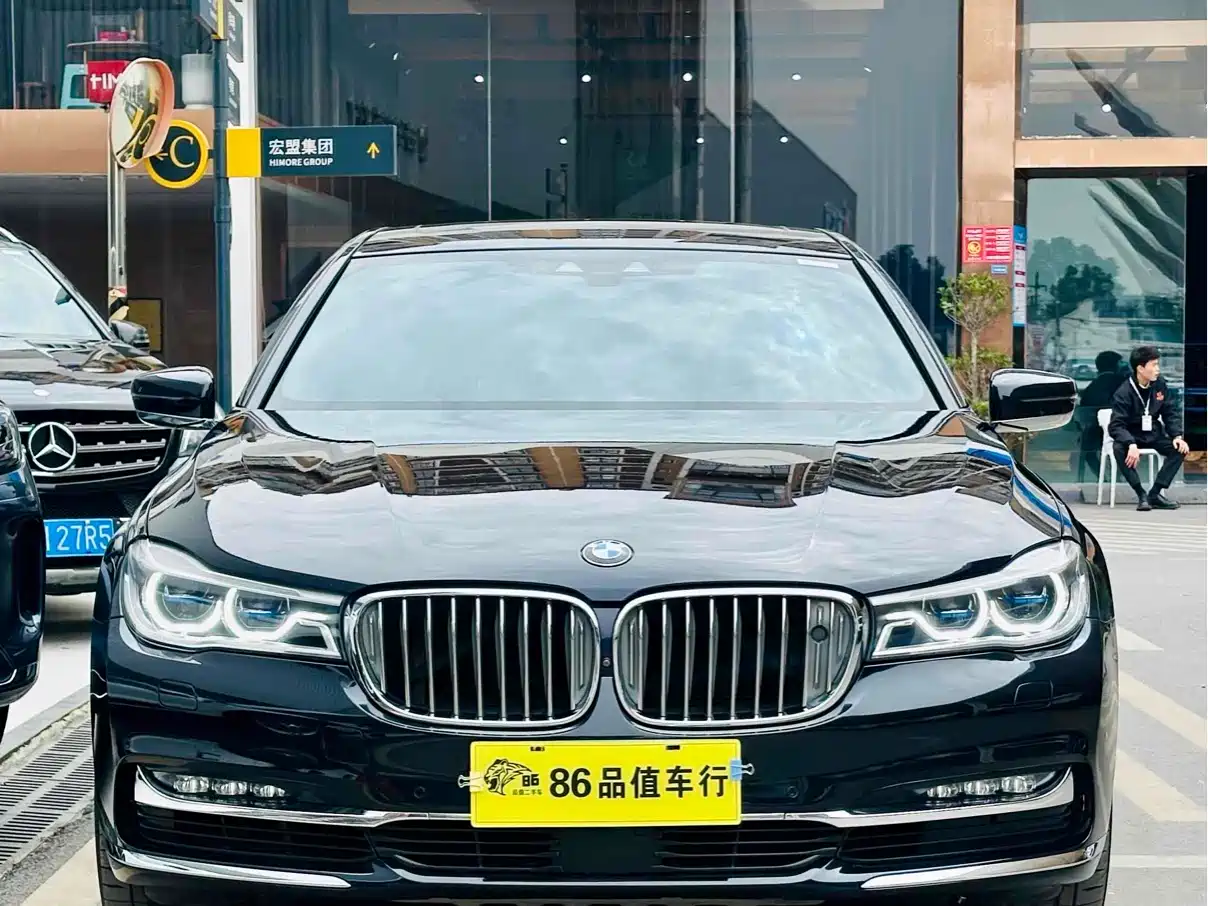 BMW 7 Series 2017 750Li xDrive Customized Edition (4-Seater) фото 2