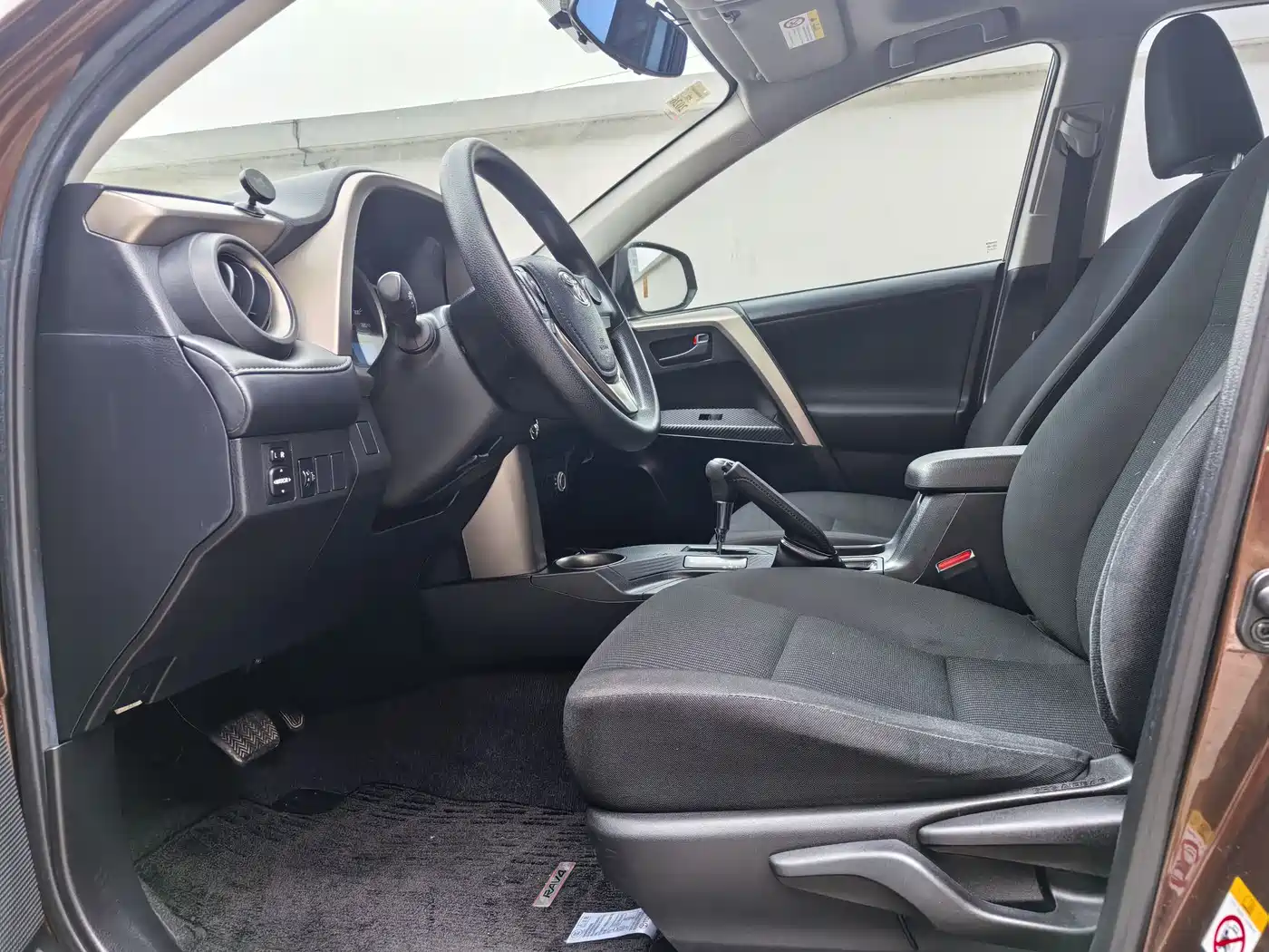 Toyota RAV4 Rongfang 2015 2.0L CVT 2WD Trend Edition фото 7