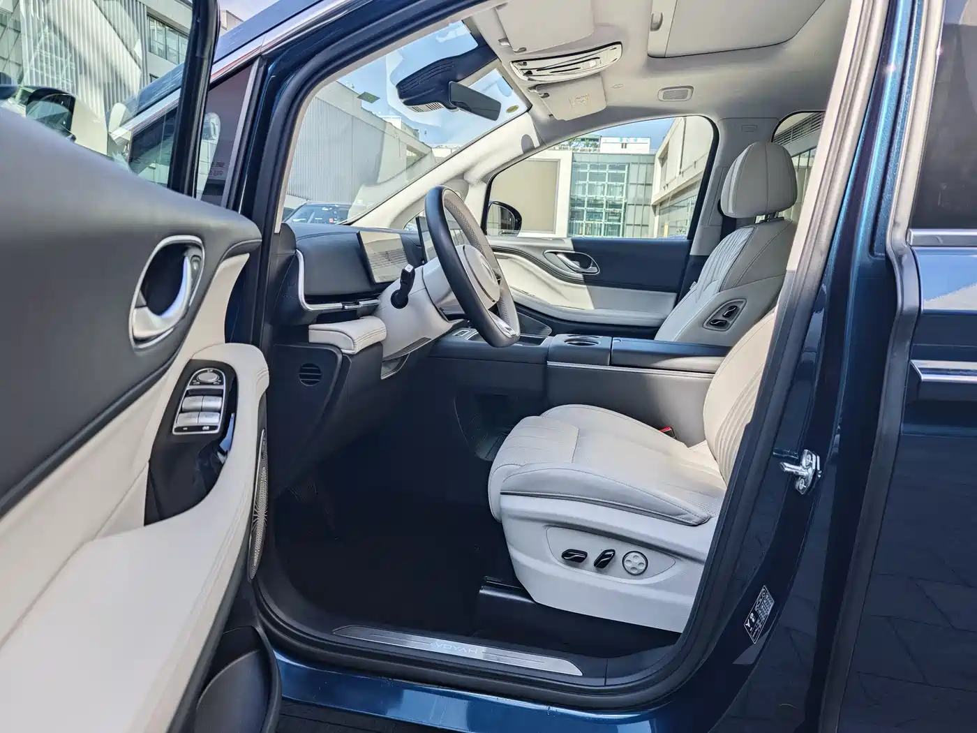 Voyah Auto Voyah Dreamer 2025 PHEV AWD Flagship Kunpeng Edition фото 13