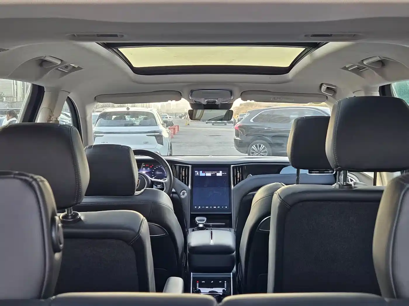 Hongqi HS7 PHEV 2024 2.0T PHEV 4WD Flagship Edition 6-seater фото 12