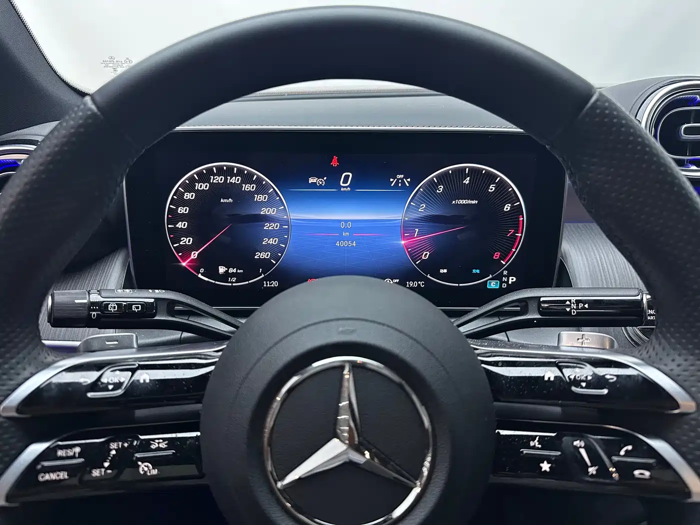 Mercedes-Benz GLC 2023 GLC 260 L 4MATIC Luxury 5-Seater фото 3