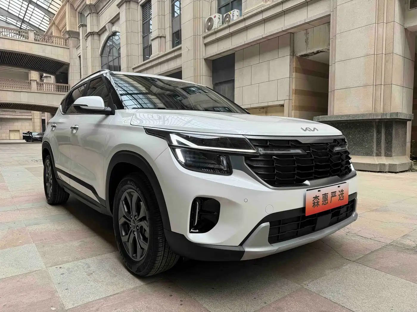 Kia Seltos 2023 1.5L CVT Luxury Edition фото 3