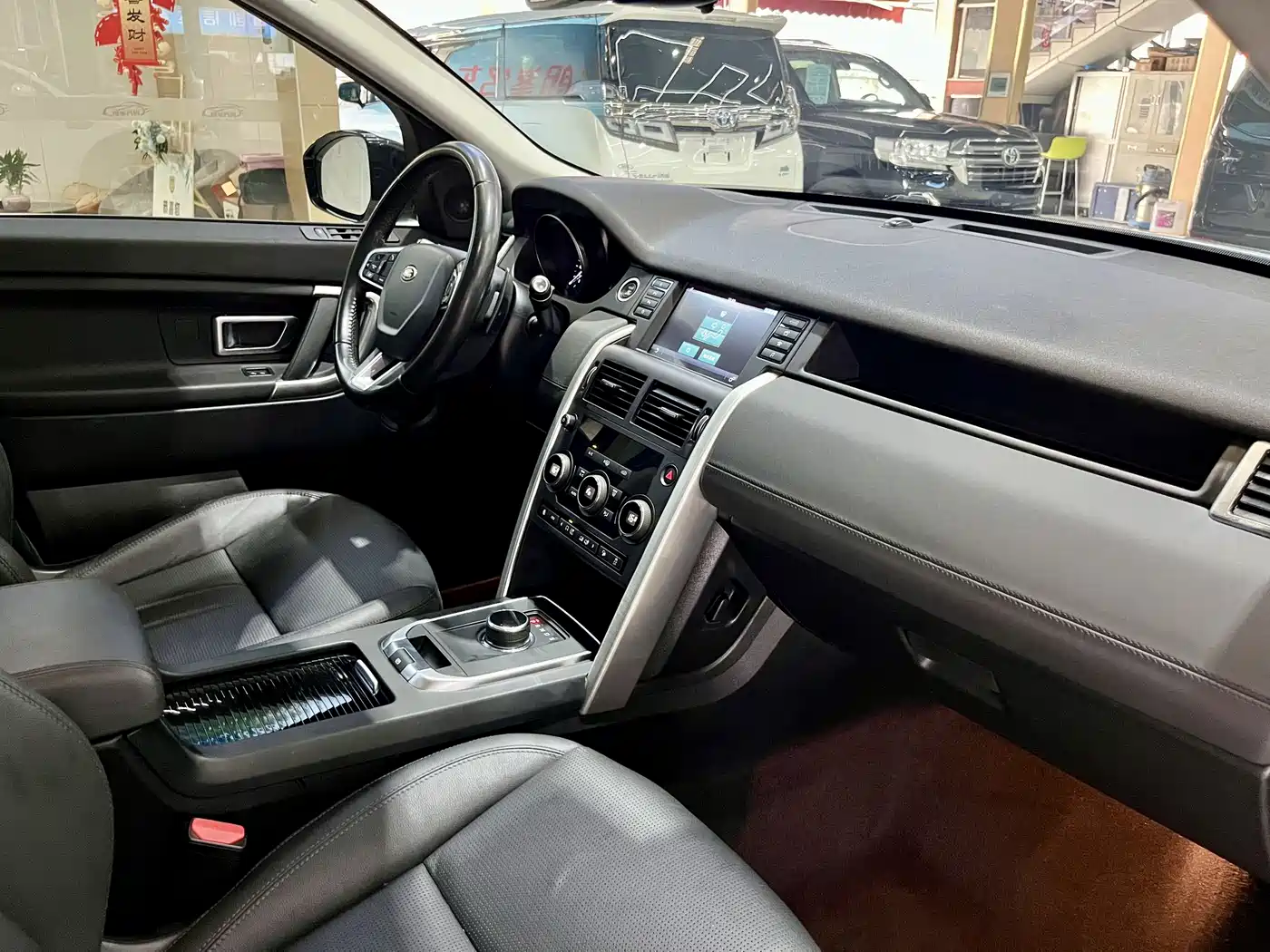 Land Rover Discovery Sport 2019 240PS SE Edition China V фото 14