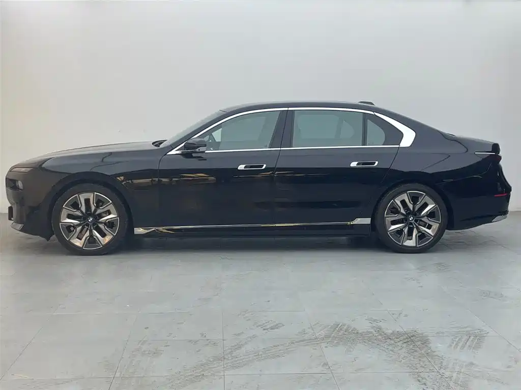 BMW i7 2023 eDrive50L Premium Luxury Package фото 3