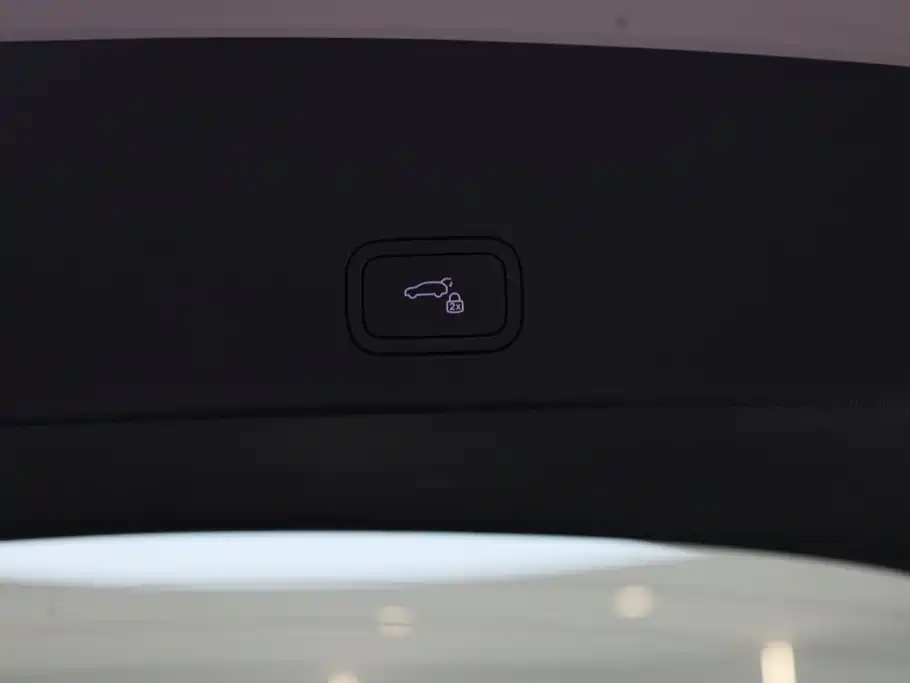 Li Auto i6 2026 2025 4WD Base Model