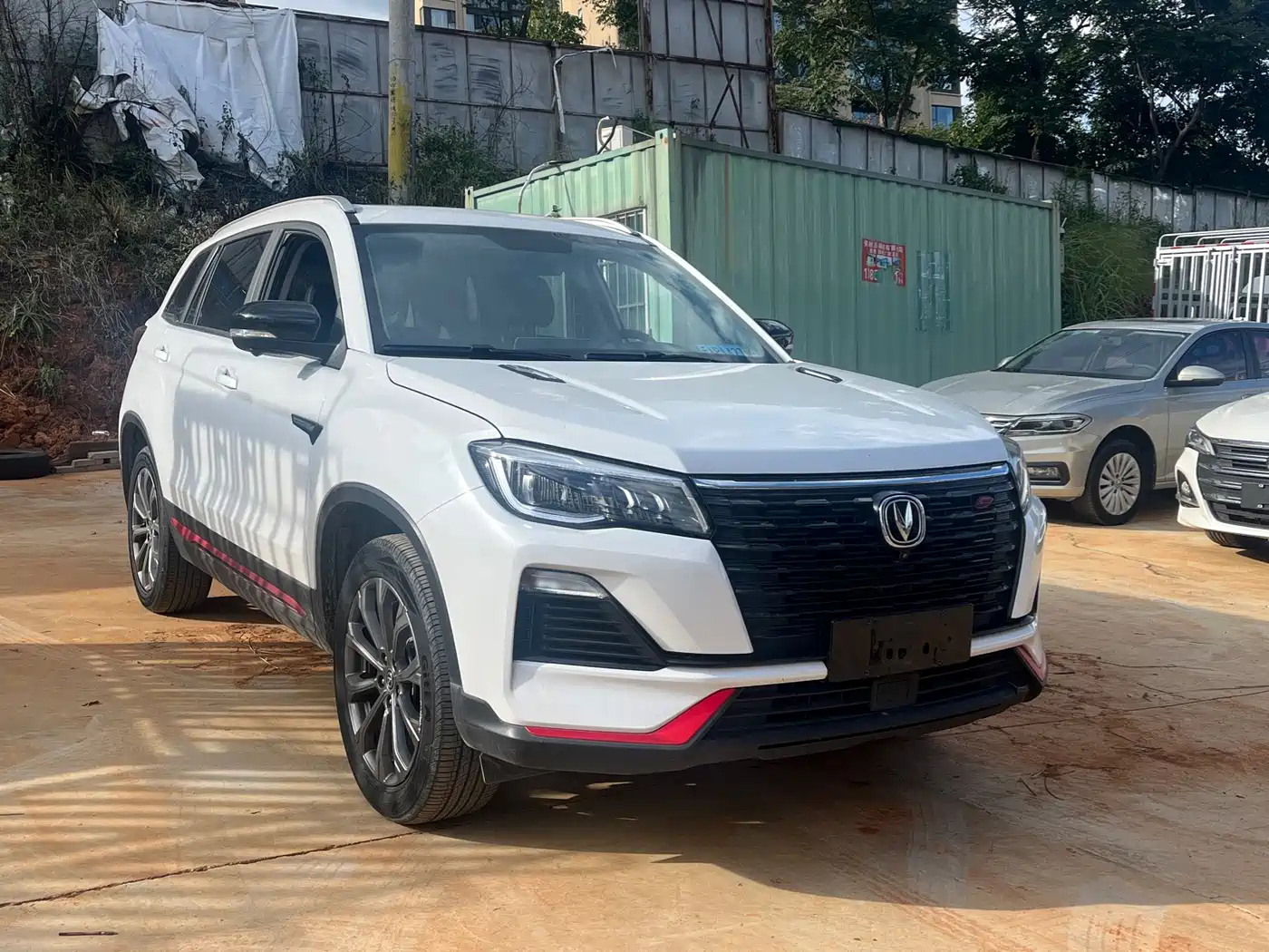 Фото 3 - Changan CS75