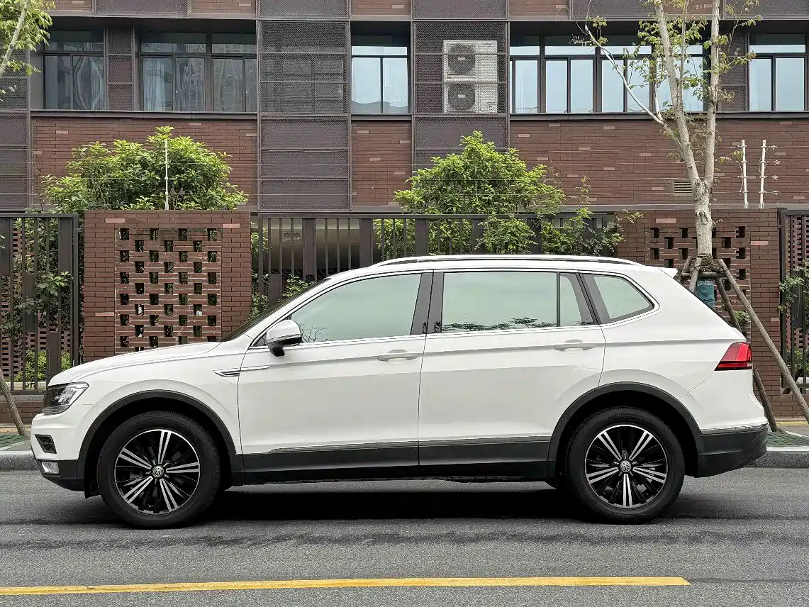 Volkswagen Tiguan L 2020 330TSI Auto 2WD Panorama Comfort China VI фото 3