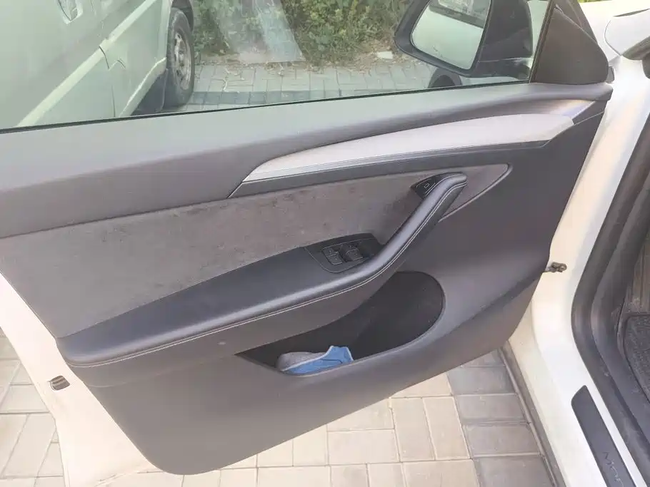 Photo 7 - Tesla Model Y