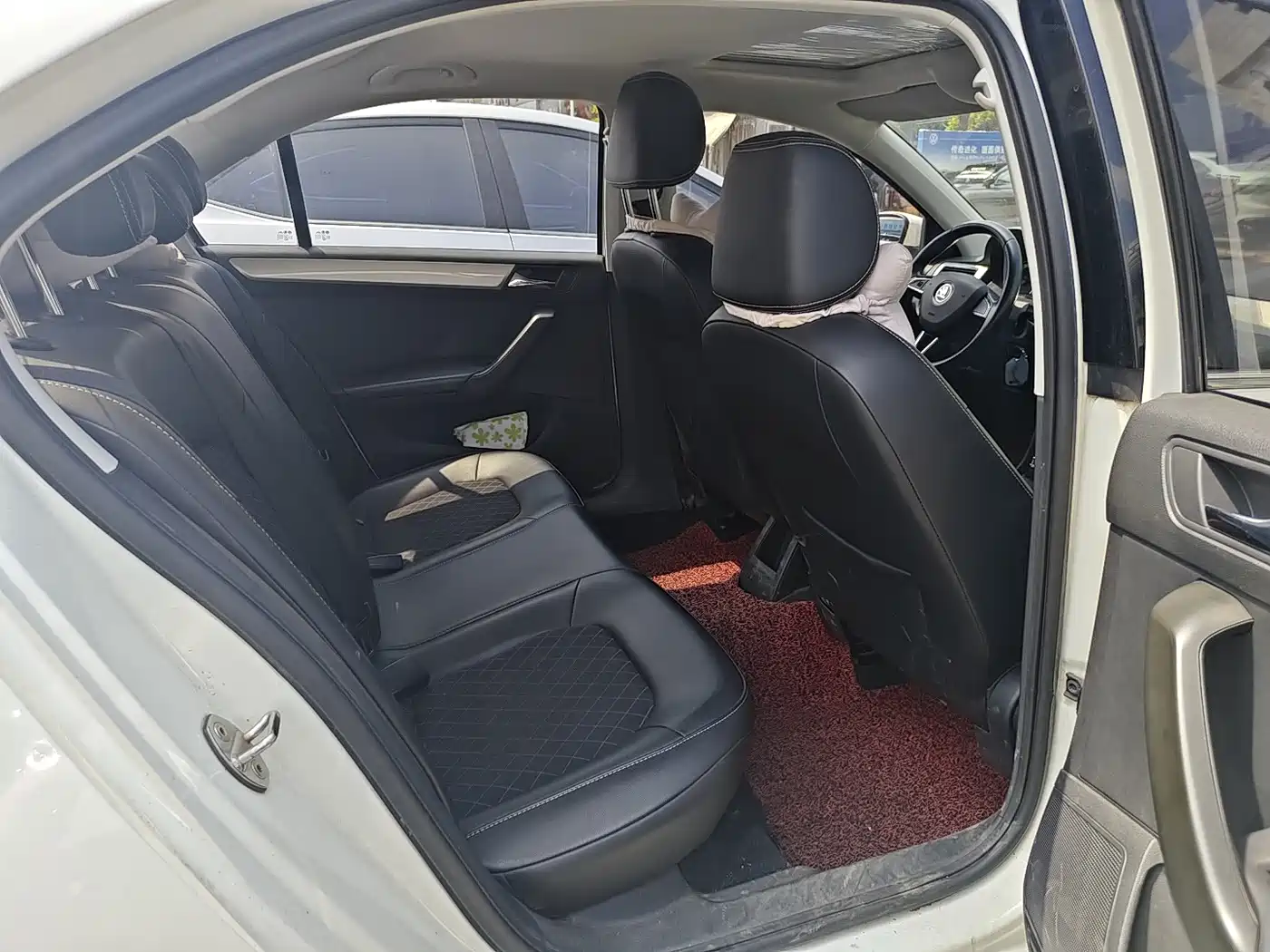 Škoda Rapid 2018 1.6L Automatic Comfort Edition фото 6