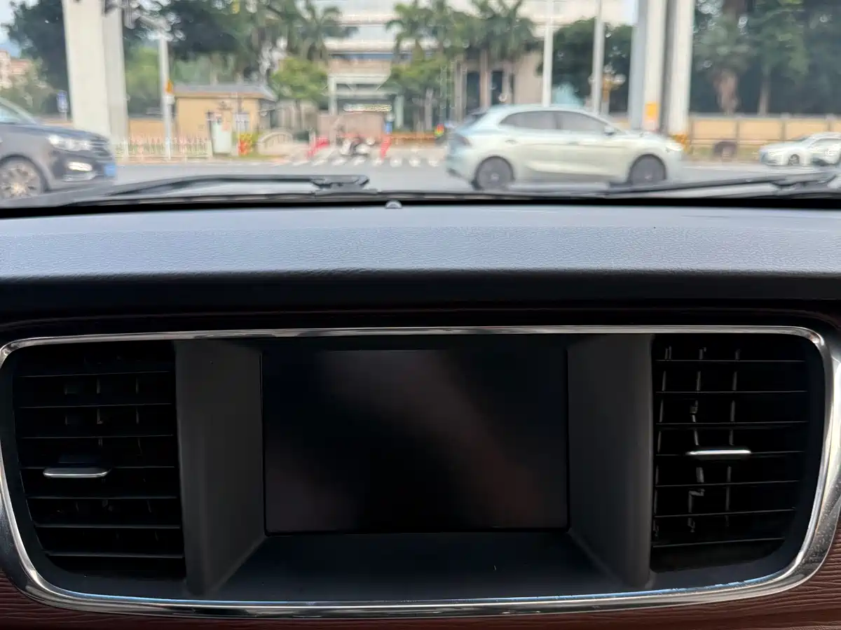 Фото 12 - Buick GL8