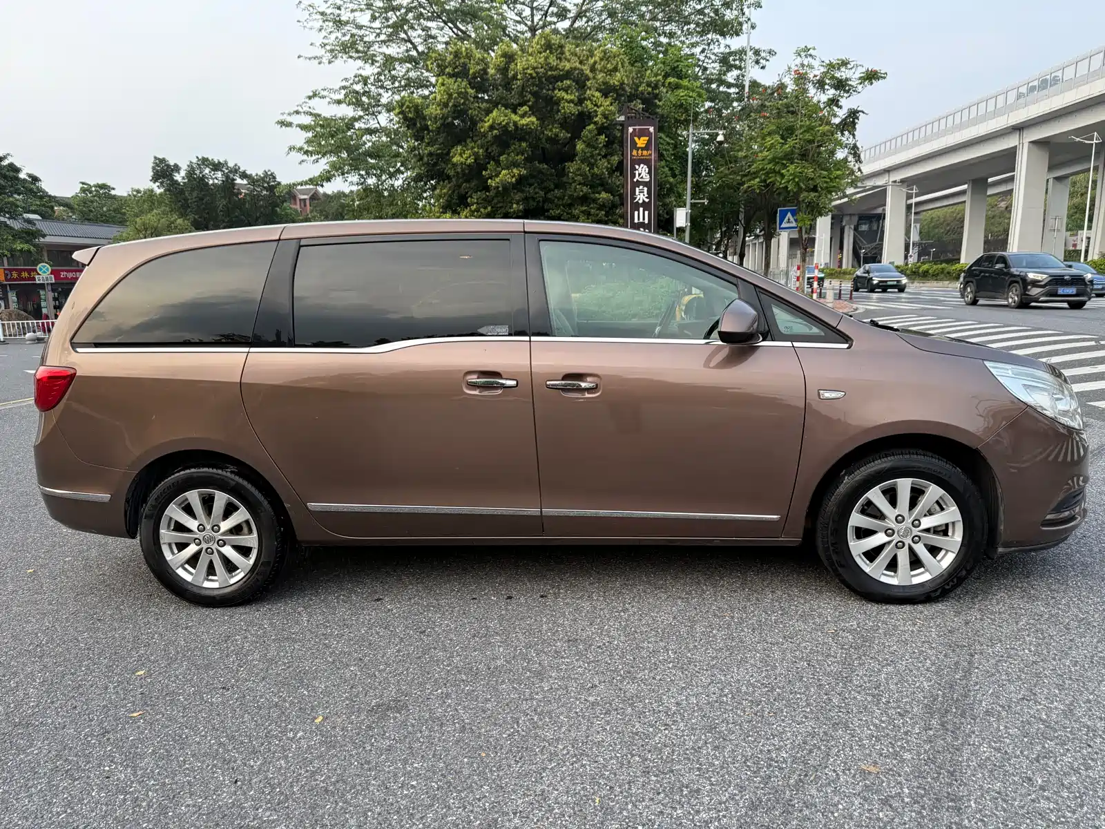 Фото 4 - Buick GL8