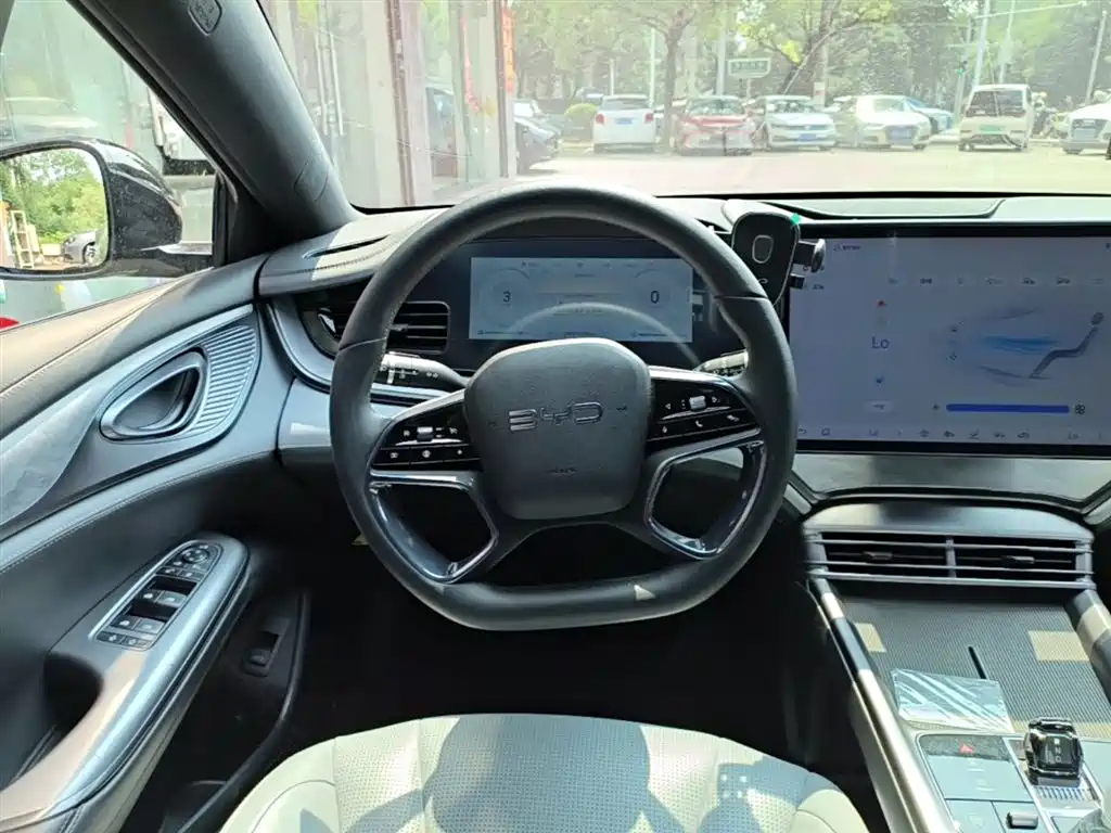 BYD Seal 2023 DM-i 1.5L 121km Luxury фото 11