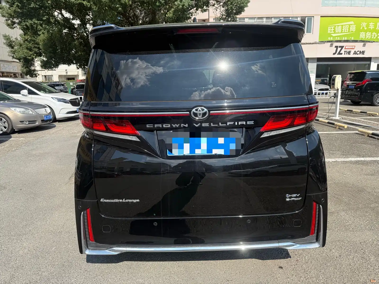 Фото 8 - Toyota Vellfire
