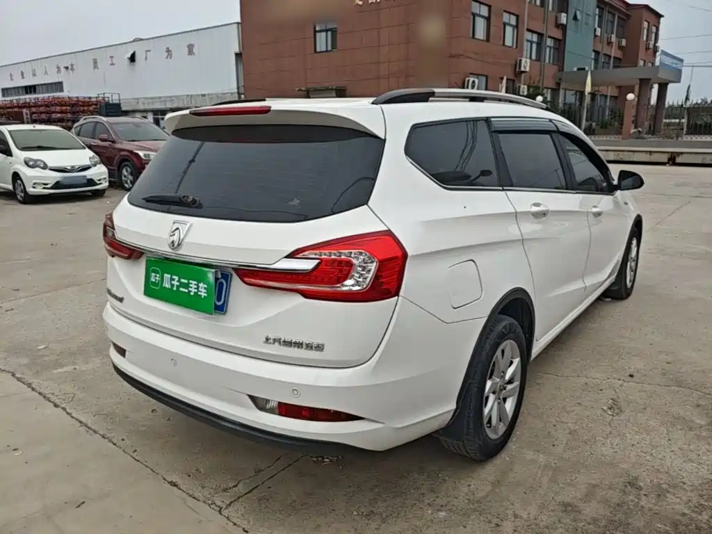 Baojun 310W 2019 2017 1.5L Manual Fashion Edition (China V)