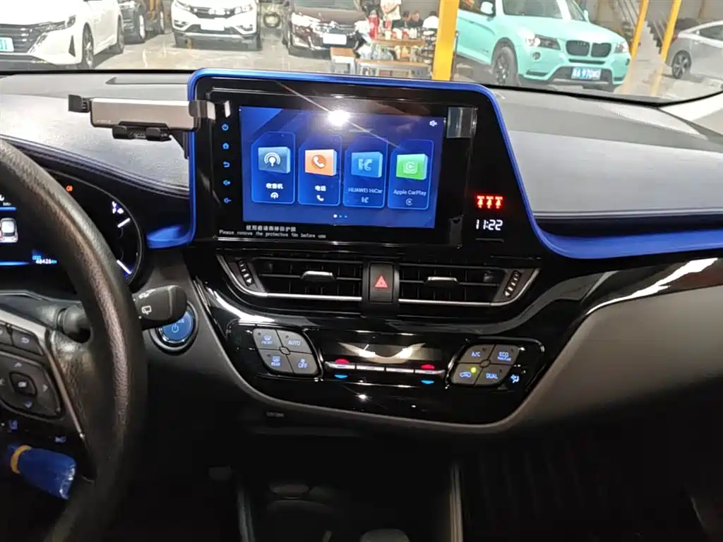 Toyota C-HR 2022 Hybrid 2.0L E-CVT Comfort Edition фото 13