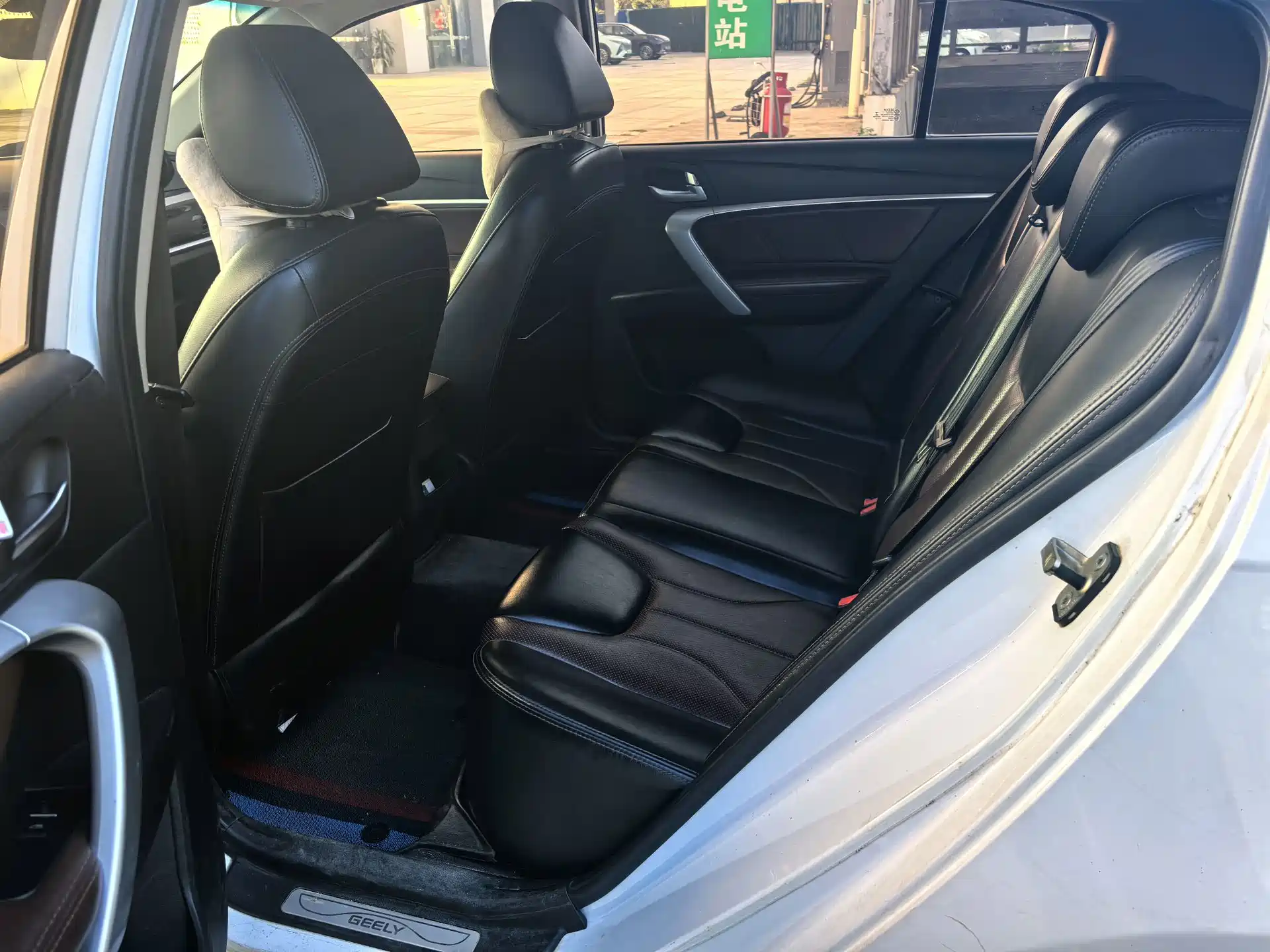 Фото 8 - Geely Emgrand
