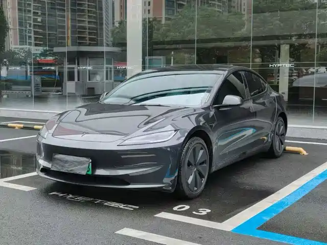 Tesla Model 3 2024