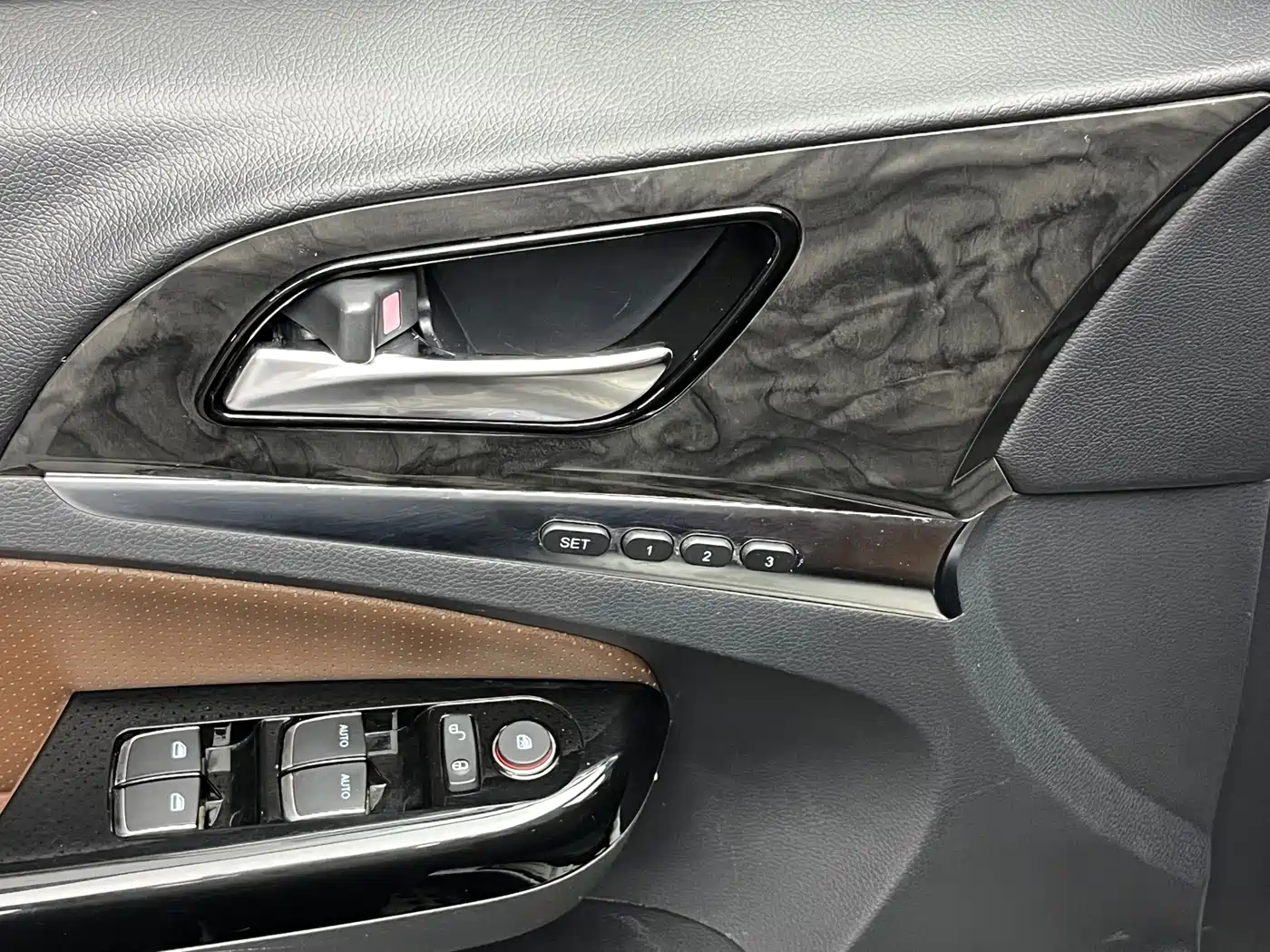 BYD Tang New Energy 2015 2.0T 4WD Flagship фото 5