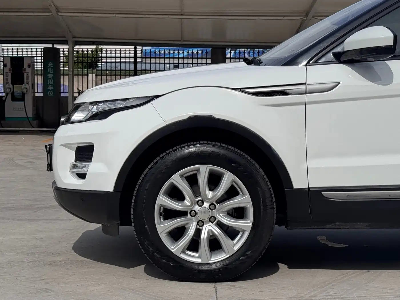 Photo 3 - Land Rover Range Rover Evoque