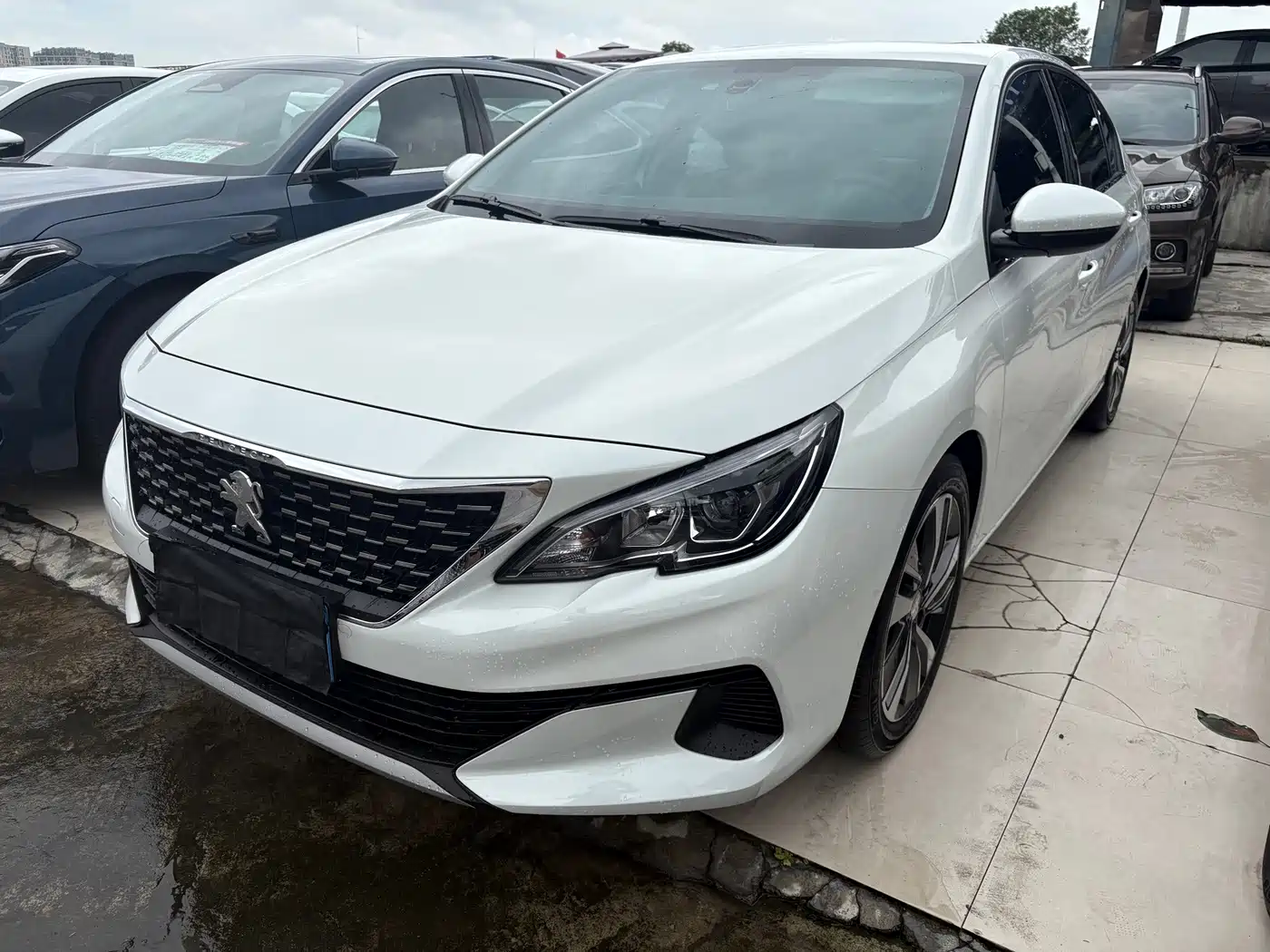 Peugeot 408