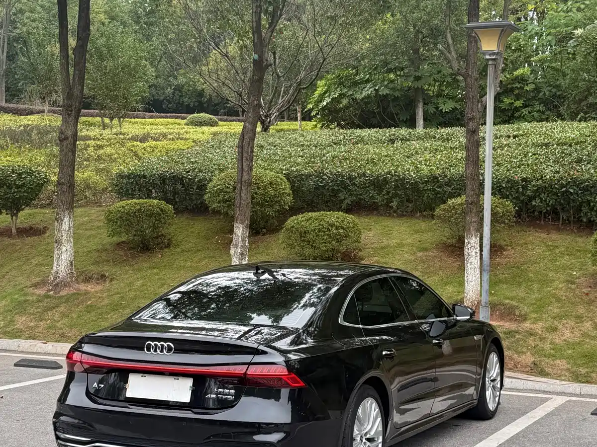 Фото 14 - Audi A7L