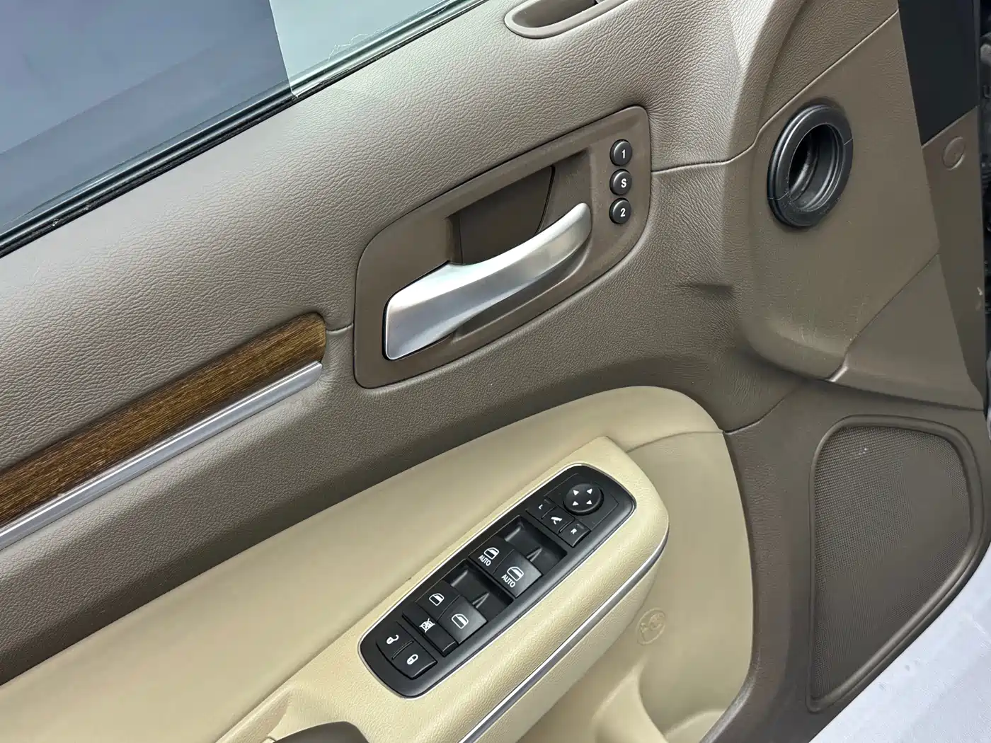 Chrysler 300C (Import) 2013 2013 3.6L Premium Edition