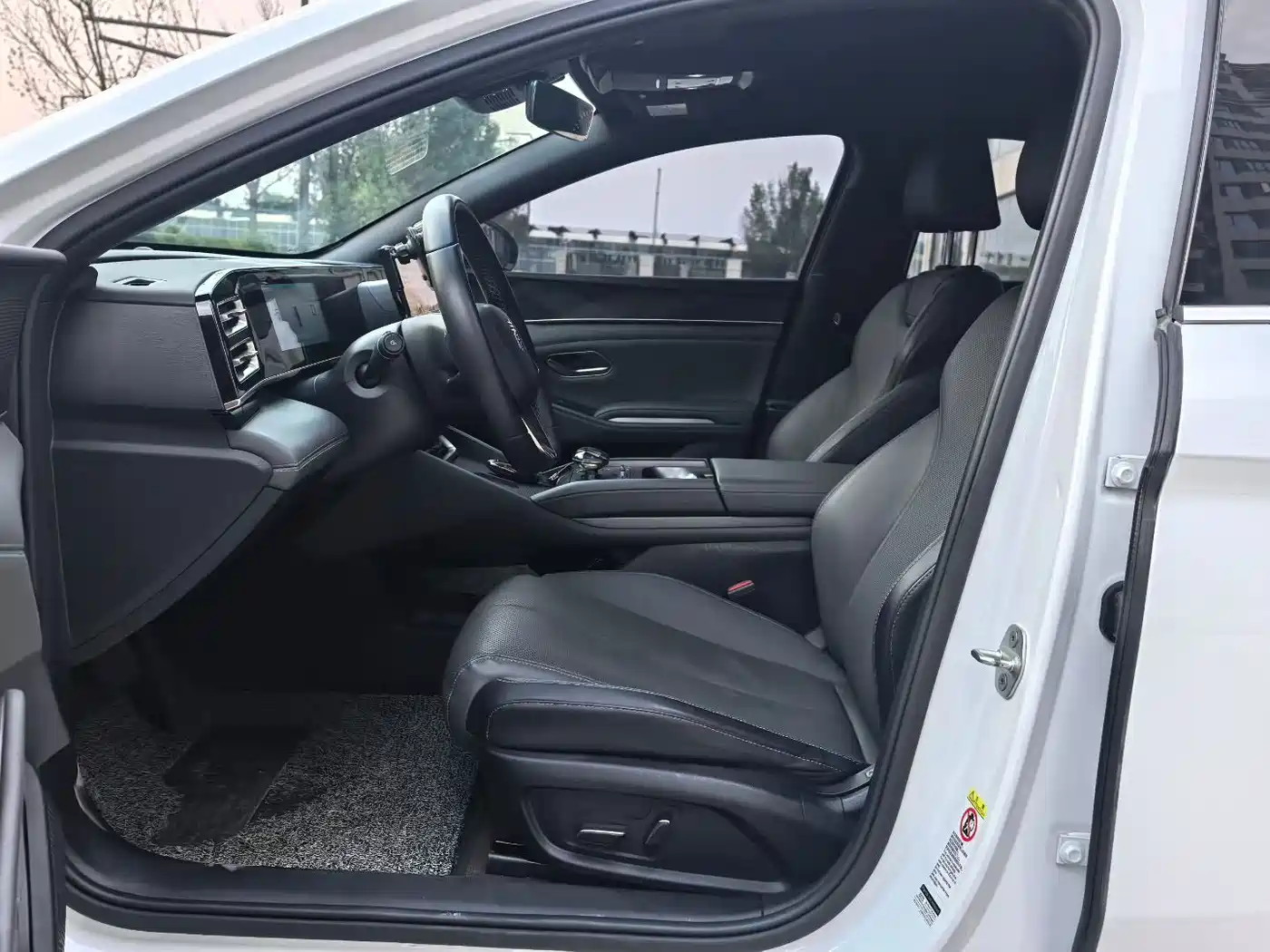 BYD Qin L 2024 DM-i 80KM Leading Edition фото 4