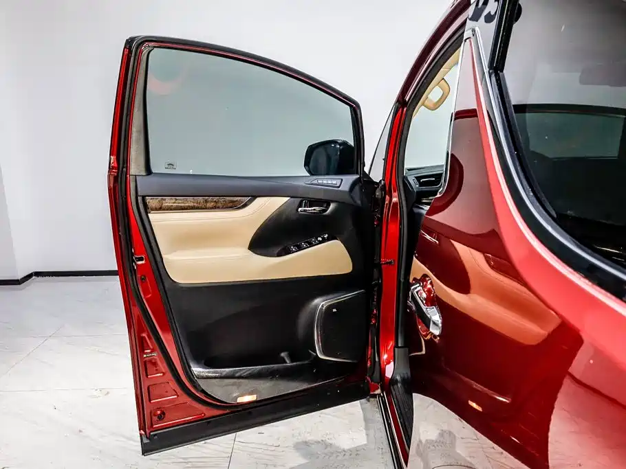 Photo 8 - Toyota Alphard