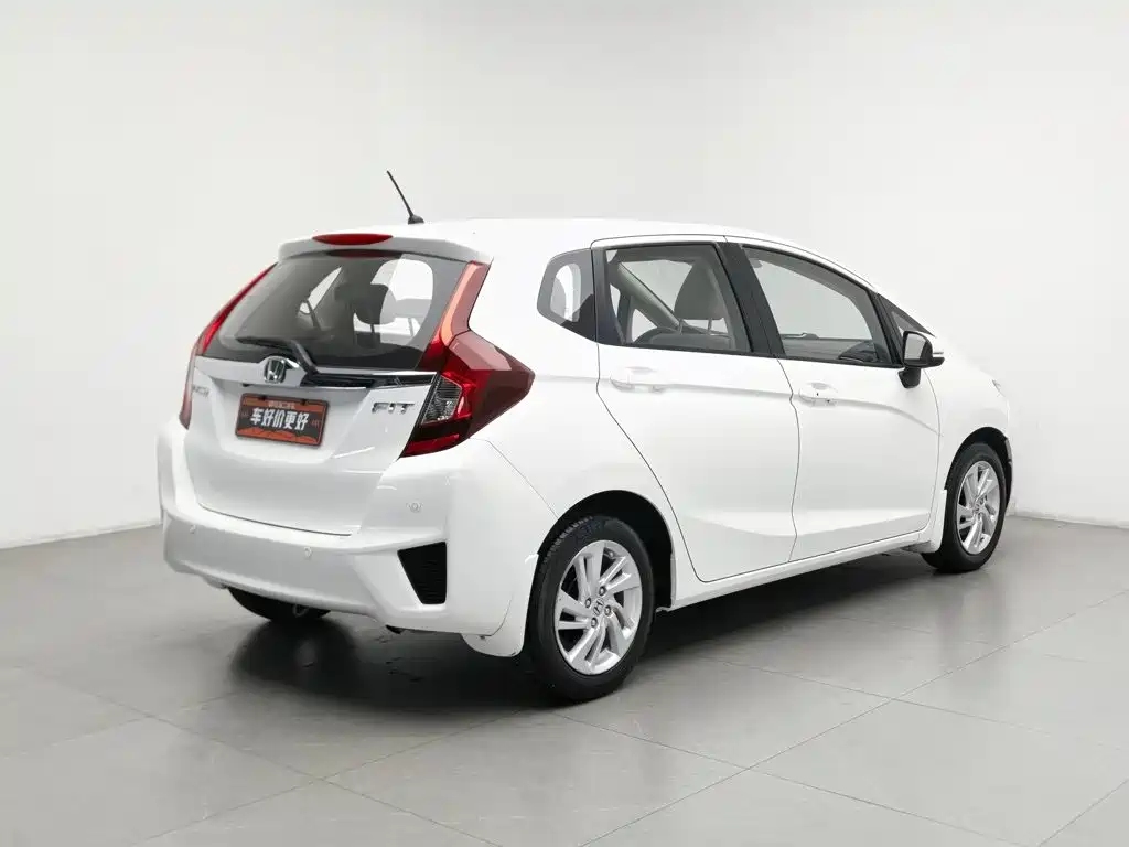 Фото 2 - Honda Fit
