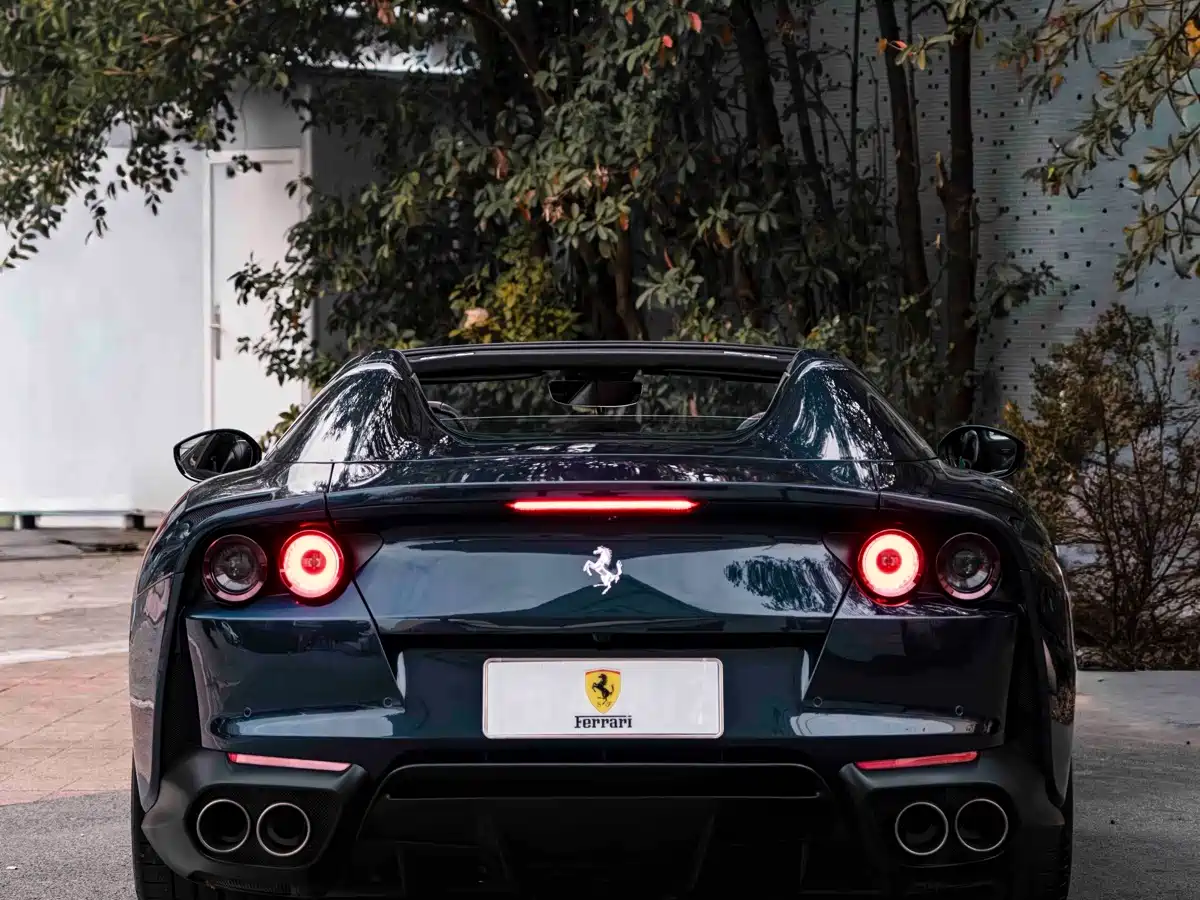 Ferrari 812 2023 2020 6.5L GTS