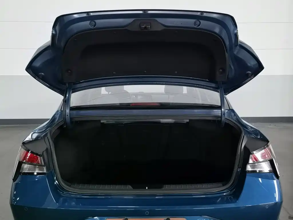 Фото 16 - Hyundai Elantra