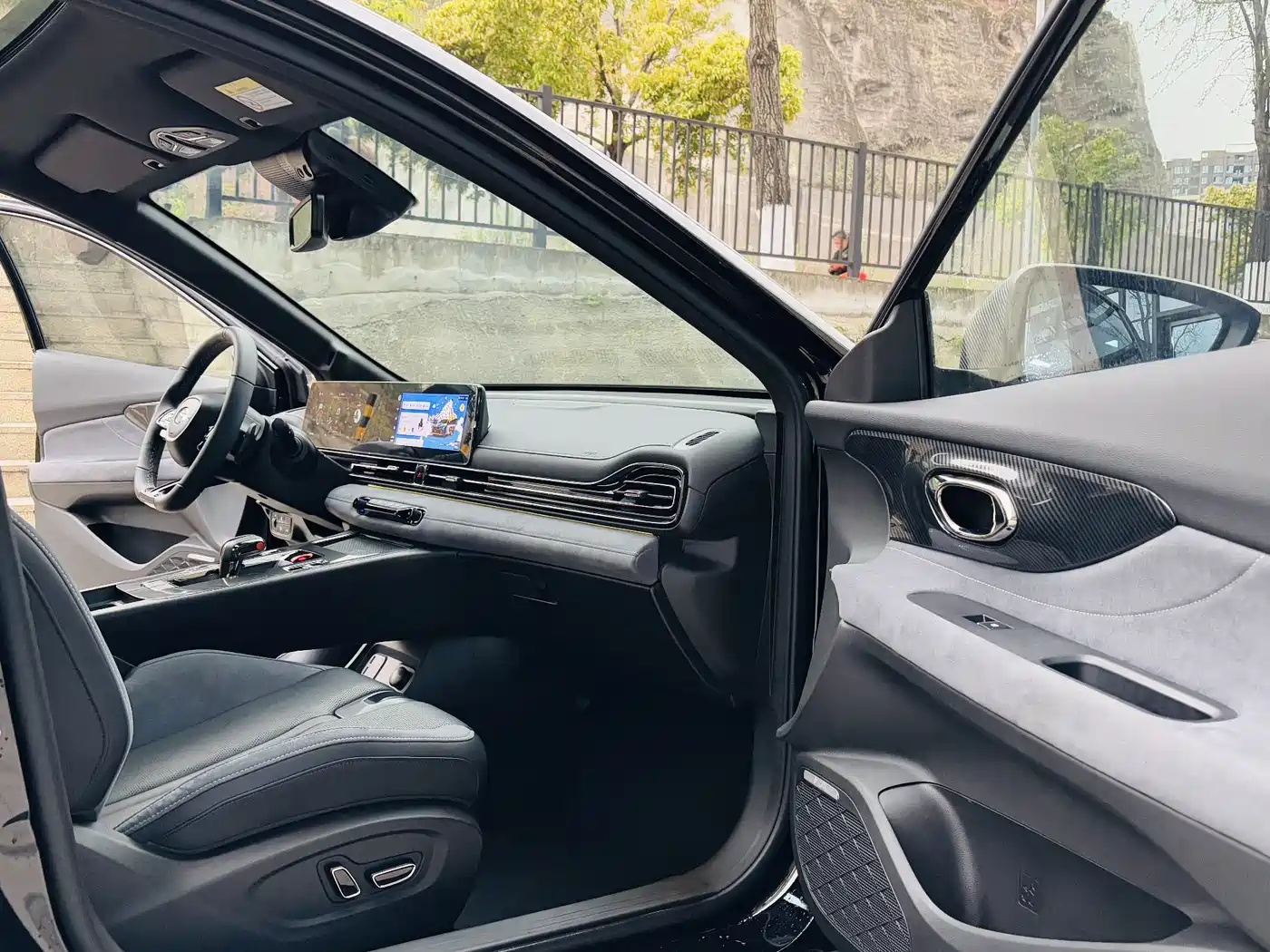 GAC Trumpchi Trumpchi Emkoo 2024 Model 400T Auto Shadow Leopard R MAX Edition фото 6