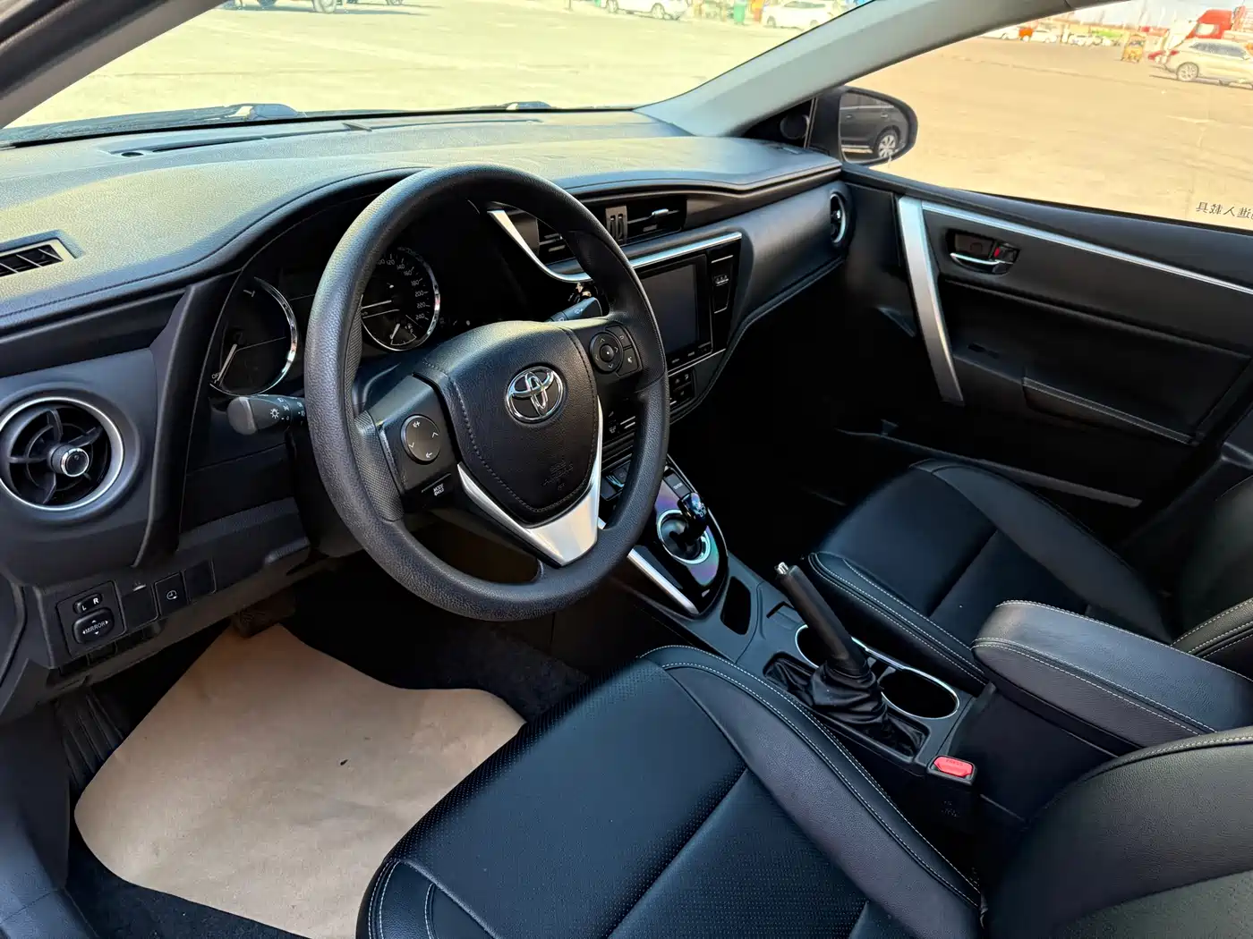 Toyota Corolla Twin Engine E+ 2019 1.8L E-CVT Leading Edition фото 8