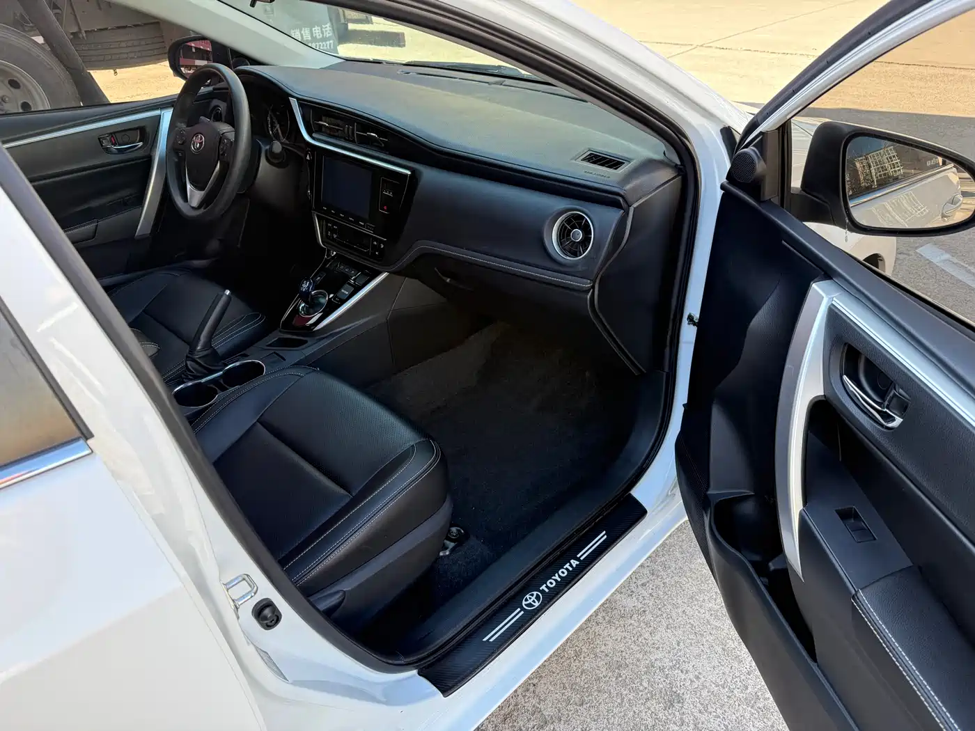 Toyota Corolla Twin Engine E+ 2019 1.8L E-CVT Leading Edition фото 17
