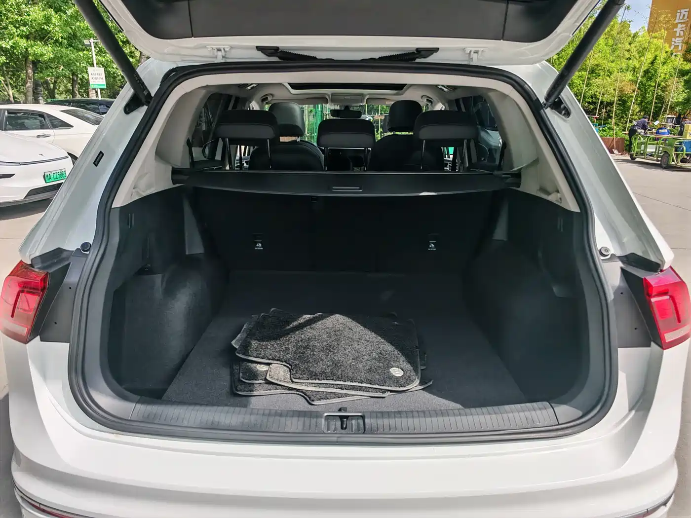 Volkswagen Tiguan L 2024 330TSI Automatic 2WD R-Line Premium Enjoyment Edition фото 9