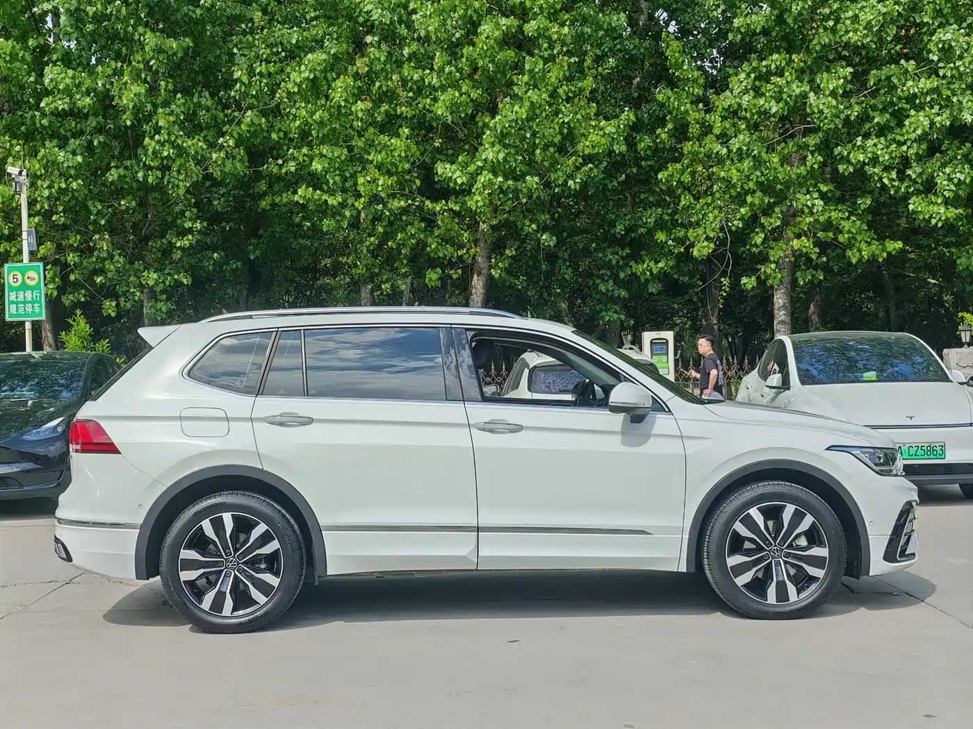 Volkswagen Tiguan L 2024 330TSI Automatic 2WD R-Line Premium Enjoyment Edition фото 20