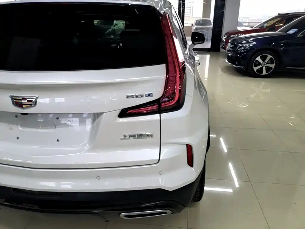 Cadillac XT4 2025 2024 28T 2WD Premium