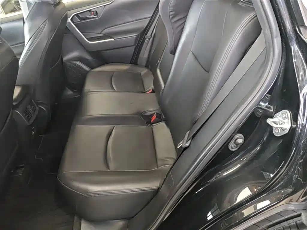 Toyota Wildlander 2023 2.0L CVT FWD LE фото 17